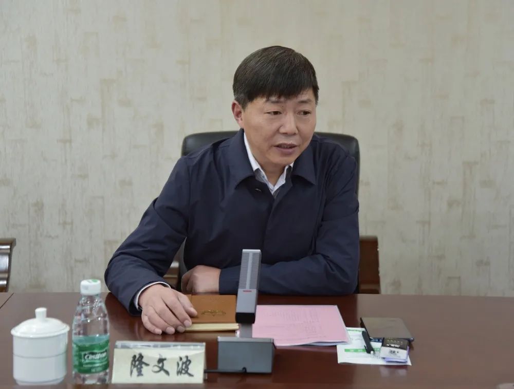 陈世福代表:石柱法院工作亮点多,数据实,无论是在信息化基础设施建设