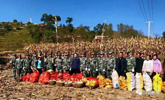 西部战区陆军司令员徐起零一行在会宁杨崖集镇开展扶贫帮扶活动