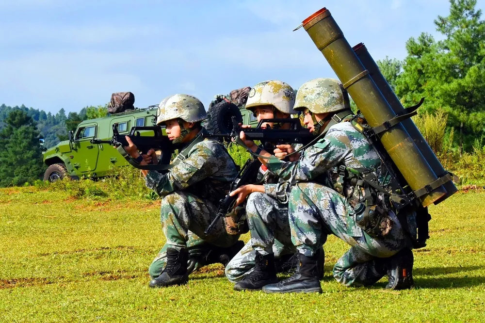 前方高能火箭军某部与陆军某部联合训练