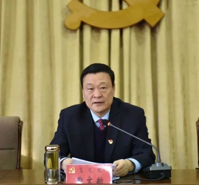 历任开鲁县北清河工委书记,县畜牧局局长,1997年任副县长