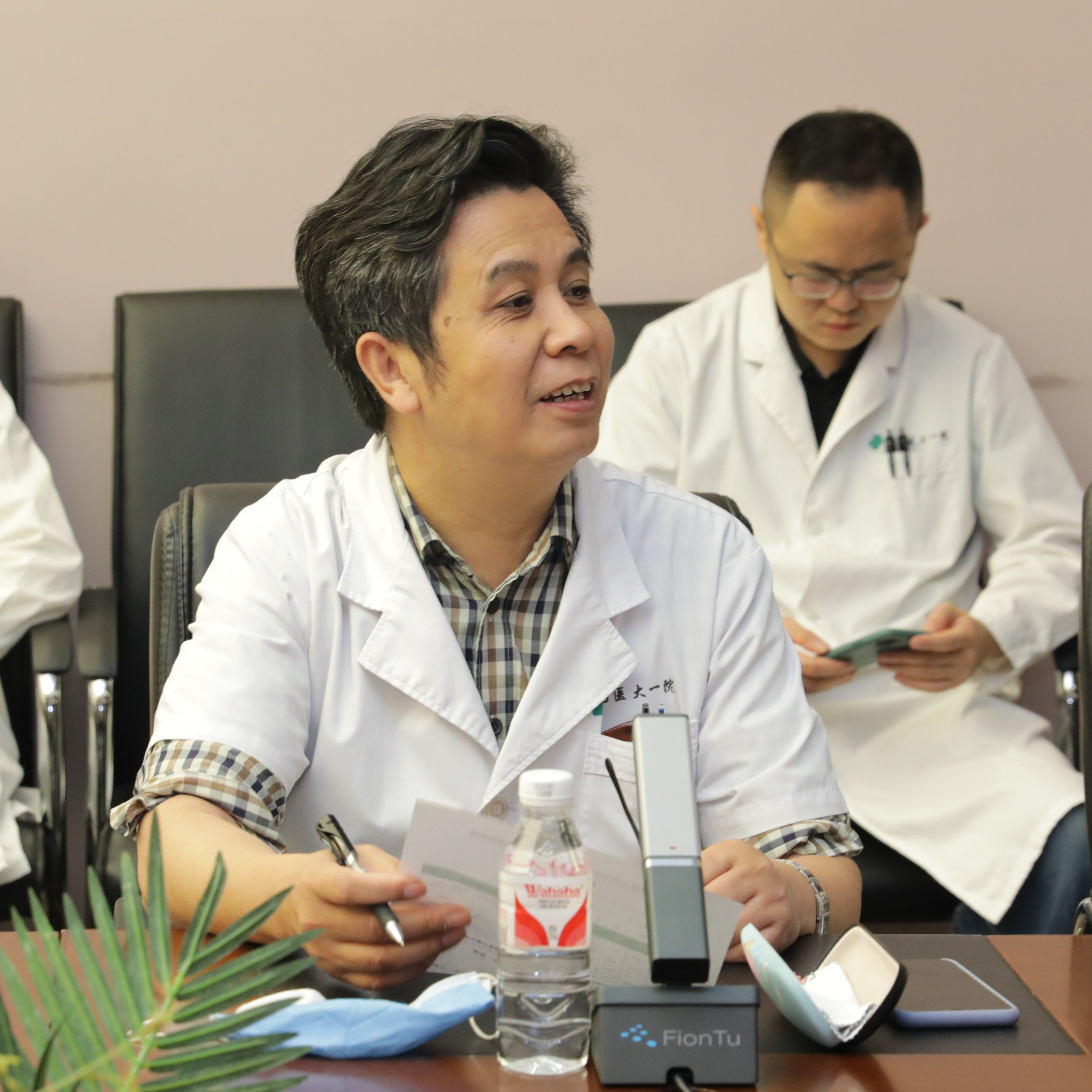 副院长高兴华主持召开听课反馈会