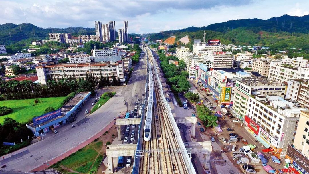 部分列车停运之后,莞惠城际每天开行动车75趟,其中小金口开往东莞西