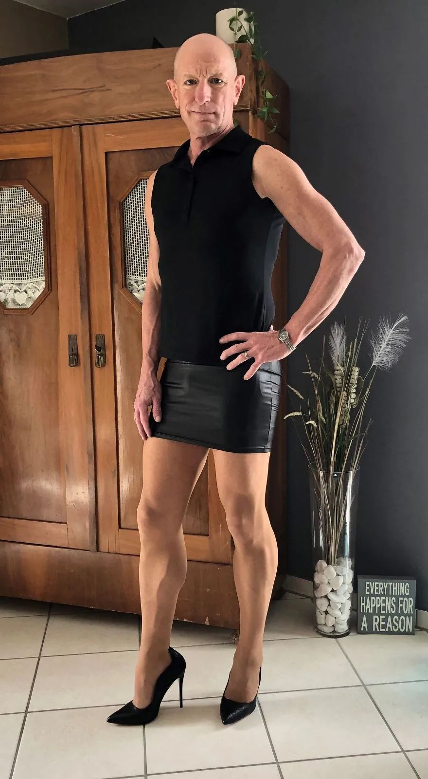 德国大叔爱穿裙子蹬高跟结婚11年妻子和女儿都支持他