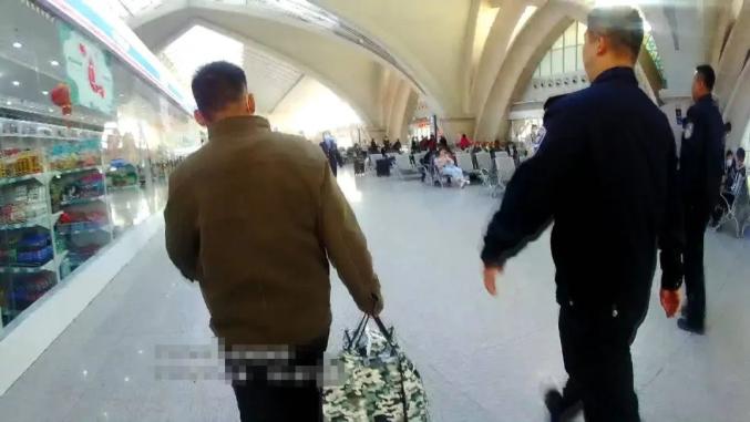 曾逃往内蒙古......一男子“胆战心惊30年”，自首发现没有案底！