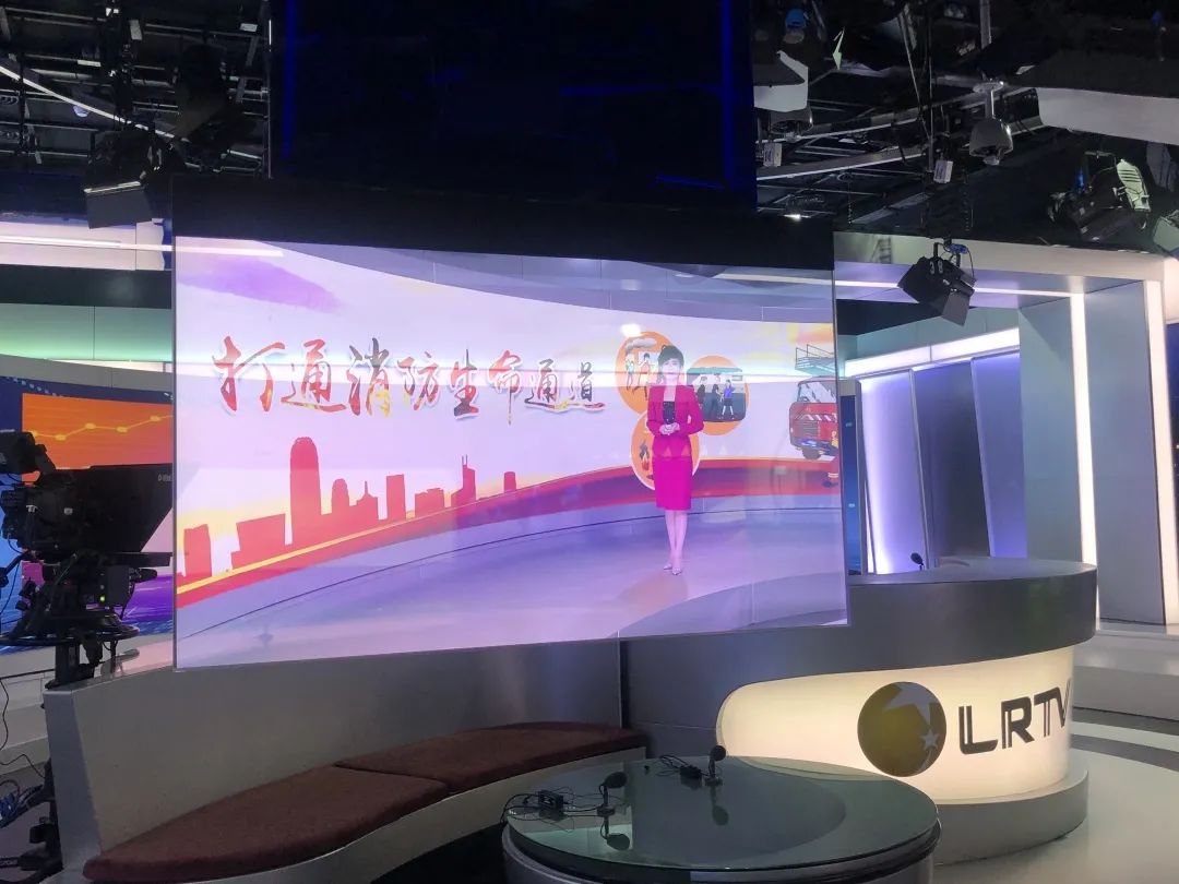 从昨晚直播的《辽宁新闻》来看,无论是节目中的片头,字体,配色还是大