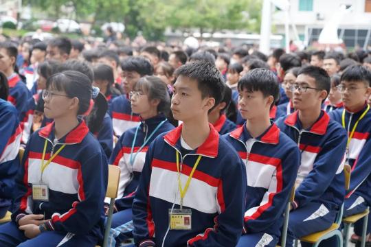 "与法同行,护苗成长"--翁源法院走进龙仙中学,举办"法治进校园主题