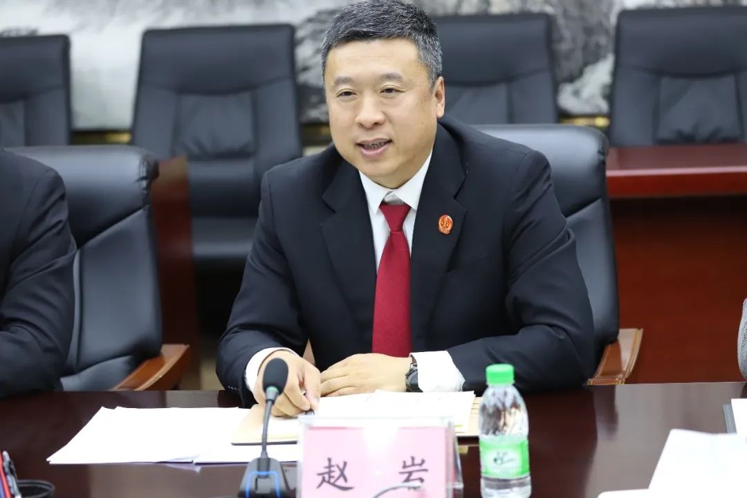 赵岩表示,大庆两级法院将以高度的政治责任感,认真贯彻落实中央,省委