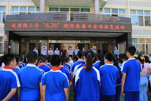 普法兰州通渭路小学依法治校春风化雨德润心灵法助成长