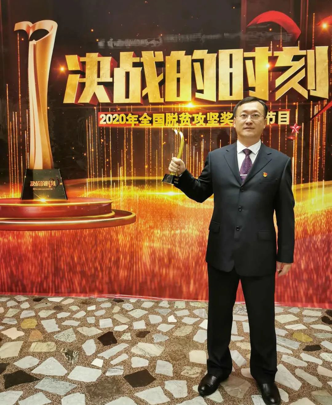 高岩变废为宝我要让盐碱地冒出一片新绿