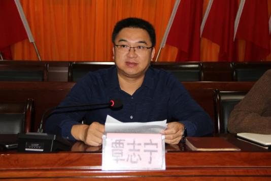 10月20日下午,大乐镇召开2020年村务监督委员会培训会,镇党委书记覃志