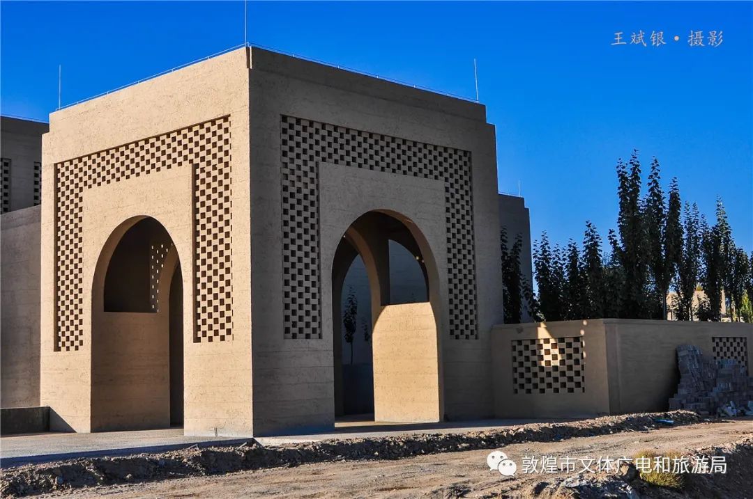 敦煌新景东驿敦煌艺术城建设项目完成主体工程