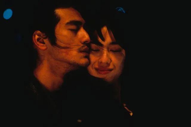 电影《不夜城》主演:金城武与山本未来因此,在半纪实电影中不能用当红