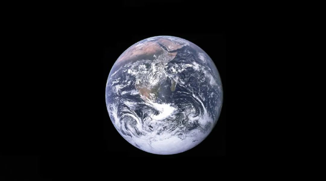 1972年12月7日,美国阿波罗17号飞船宇航员于太空拍摄的地球照片