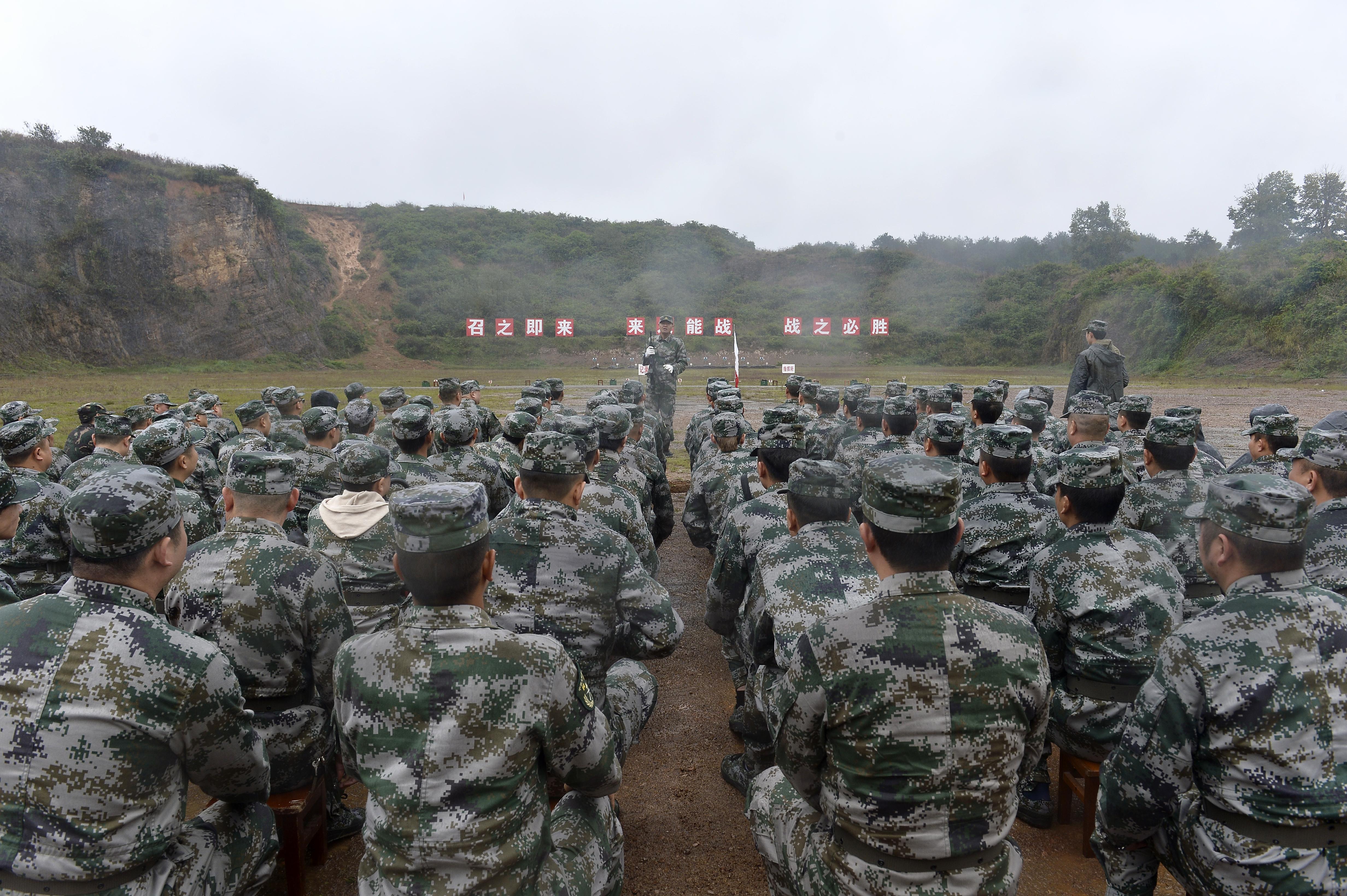 保家卫国时刻准备着观山湖区百余名基干民兵参加射击训练考核