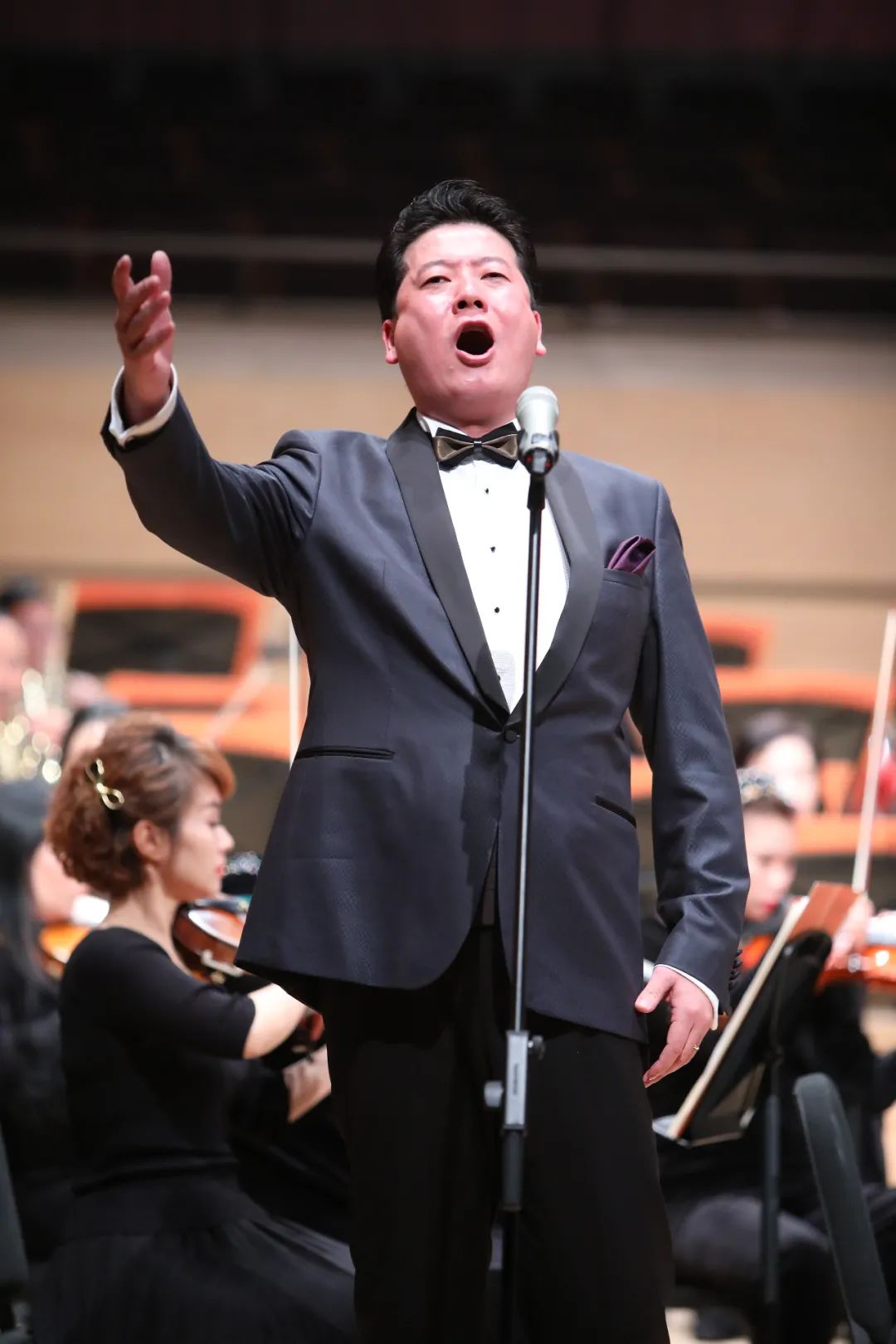 天津歌舞剧院男高音歌唱家:王泽南随后,天津三大男高音歌唱家王泽南