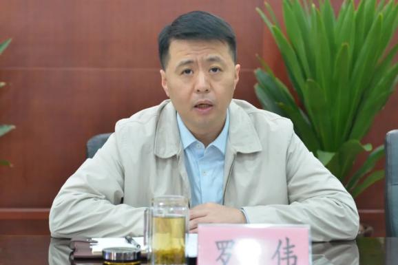 在一年一度的中华民族传统节日"九九"重阳节即将来临之际,重庆市三中