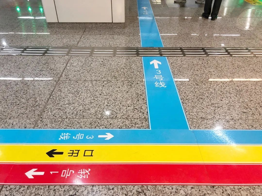 都已经加上了3号线的引导标志在无锡火车站等一些换乘站点引得市民