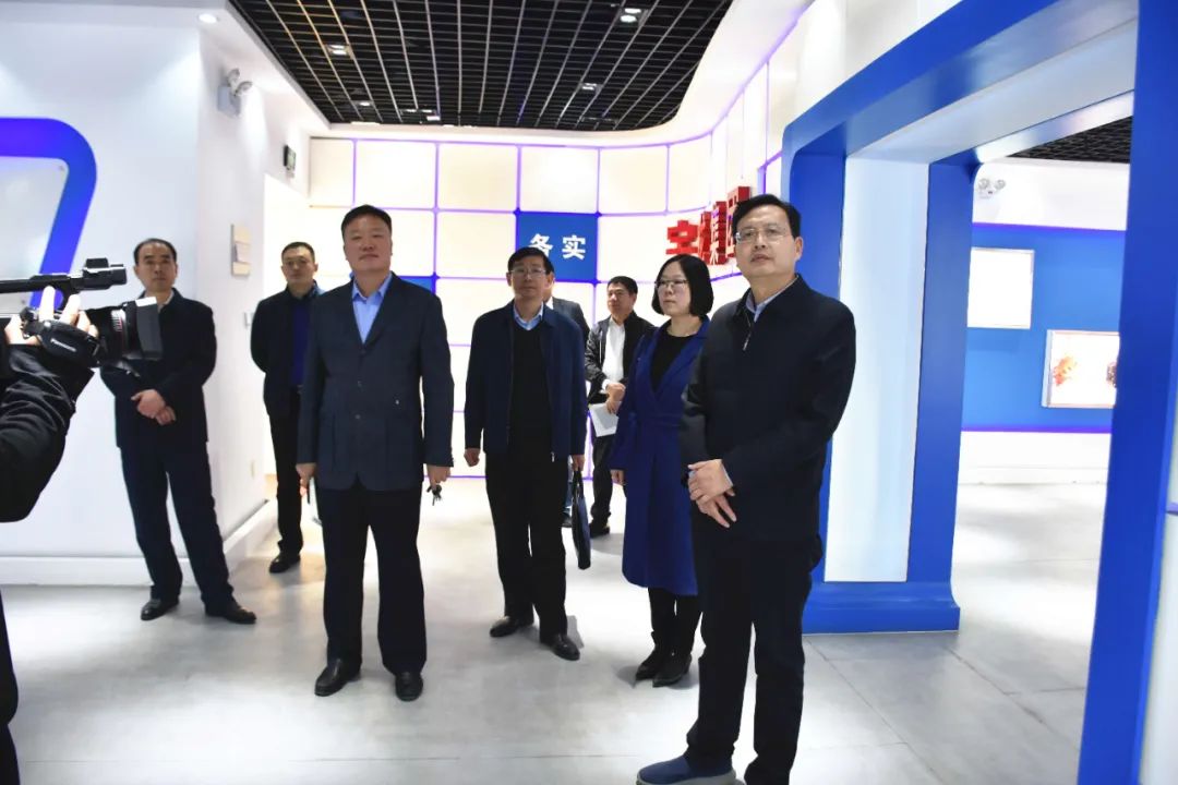 刘明亮在座谈会上指出,要强化涉企法律风险研判分析,对涉营商环境案件