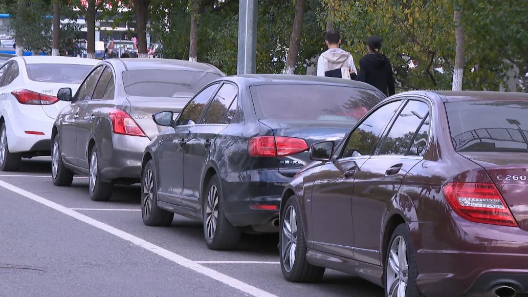 路侧停车需及时缴费逾期将处罚款