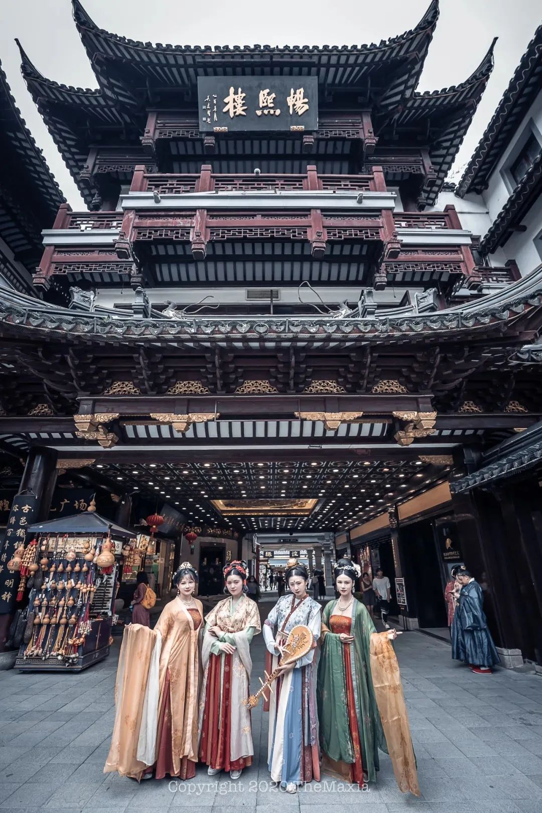 华裳九州国风快闪店今起亮相豫园华宝楼