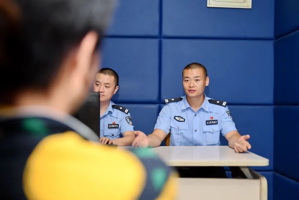 "——他就是重庆市公安局九龙坡区分局石桥铺派出所案侦组探长刘雄