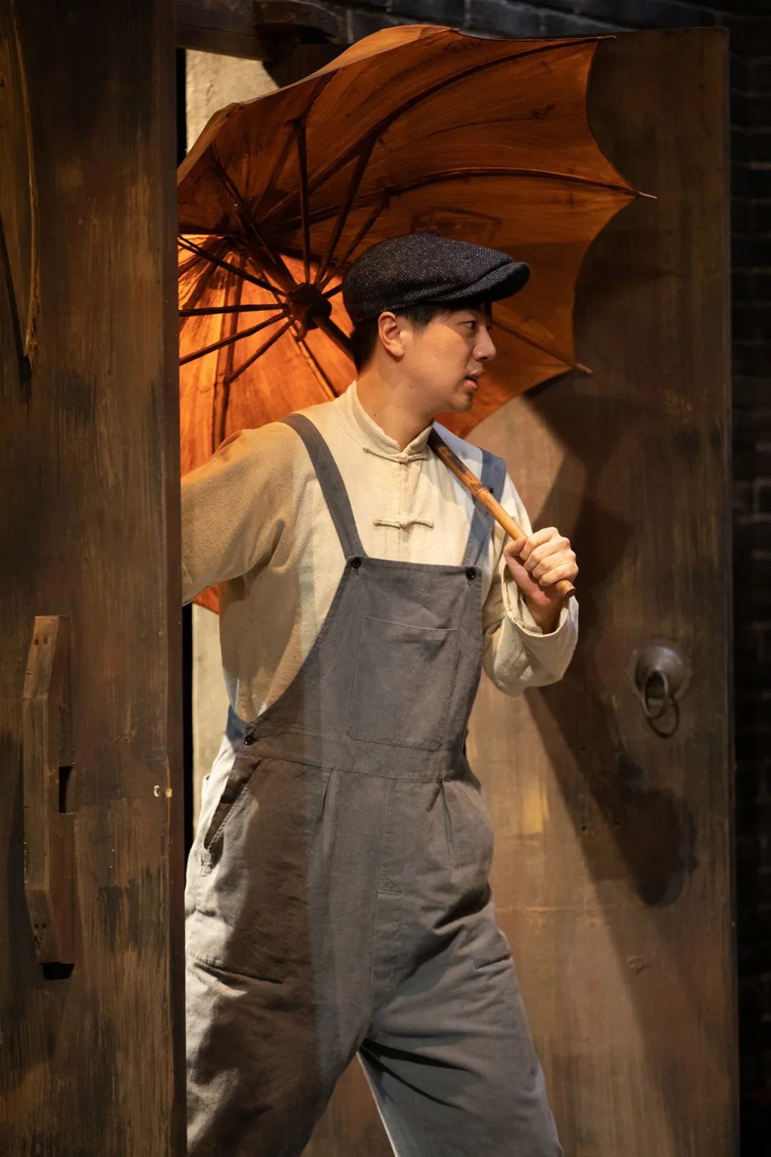 首演纪念夏衍诞辰120周年话剧上海屋檐下今晚回归舞台