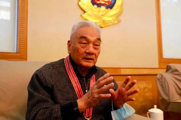 刘景华1951年10月入朝,1954年4月回国1934年11月出生,中共党员,1963年