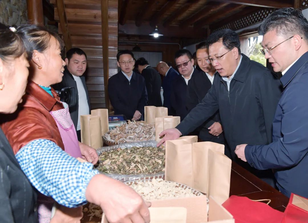 字号 丽水发布 关注 10月22日,省委书记袁家军赴松阳县四都乡平田村