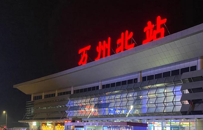 半夜发生在高铁万州北站的一幕想想都后怕