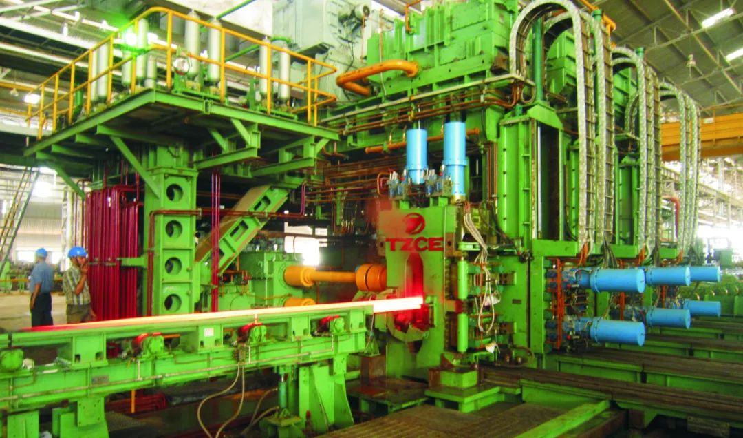 太原通泽重工研发生产出首台国产径锻机