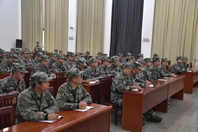 学以致用用以促学学用相长观山湖区百余名基干民兵参加民法典学习讲座