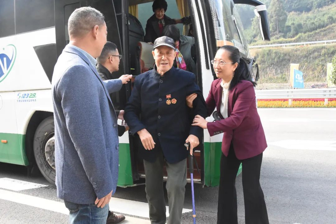 县委常委,组织部长吕霞出席活动.