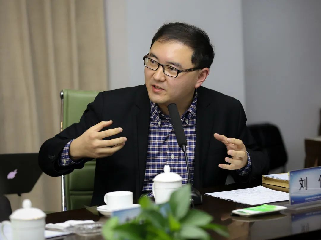 《现代传播》责任编辑,中国传媒大学副教授刘俊在研讨会发言此外,中国