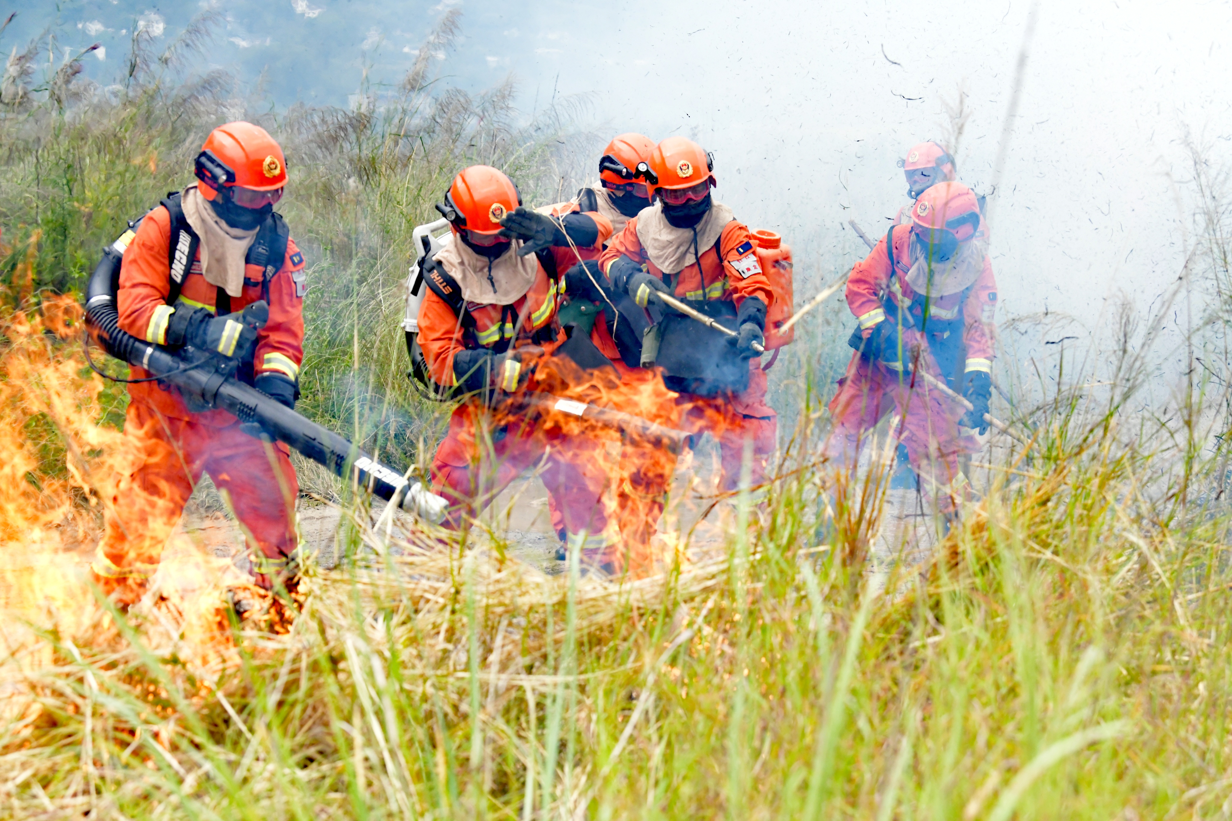 森林防火 消防员图片