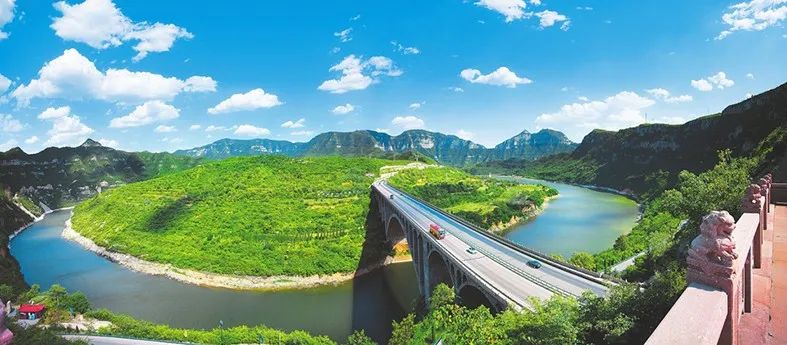 07 太长高速武乡段山水相依分外美丽.