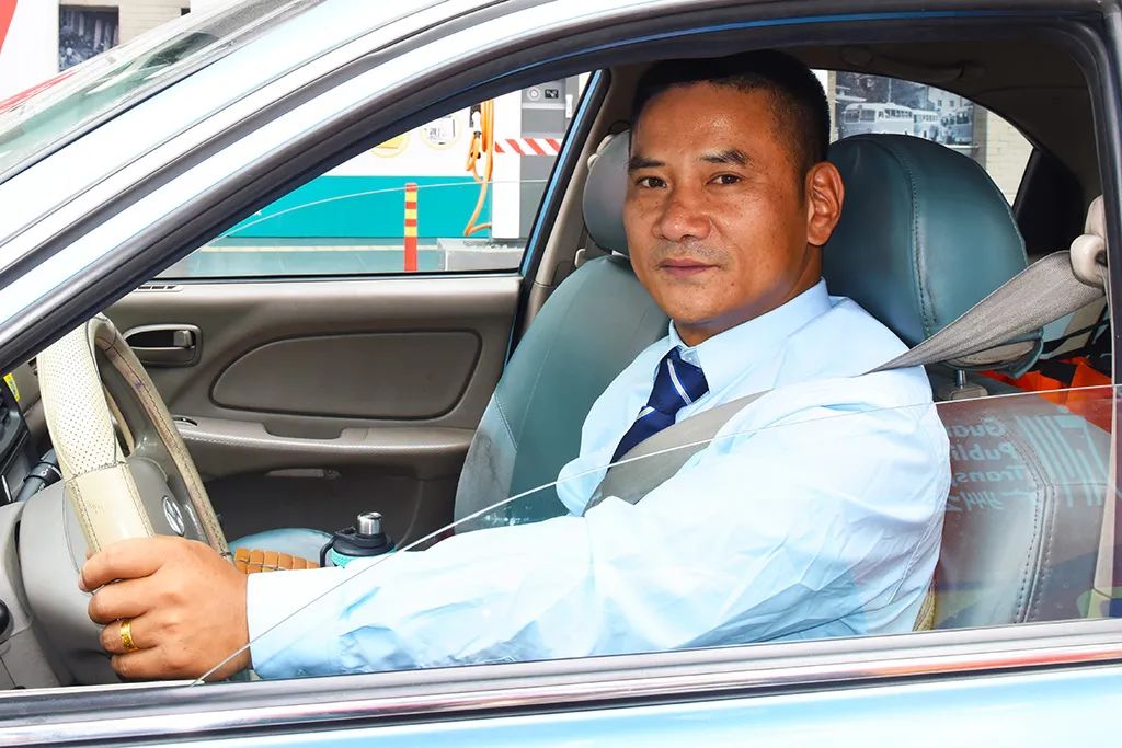 正能量老吾老以及人之老广州出租车出现暖心一幕