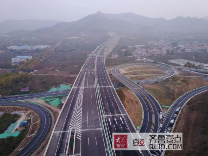 10月27日8时28分济泰高速举行通车仪式