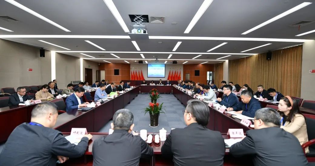 区委副书记,代区长徐炜波主持,虞万军