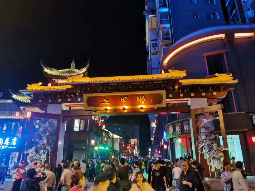 从早玩到晚，逛吃一整天！感受乐山老城新魅力