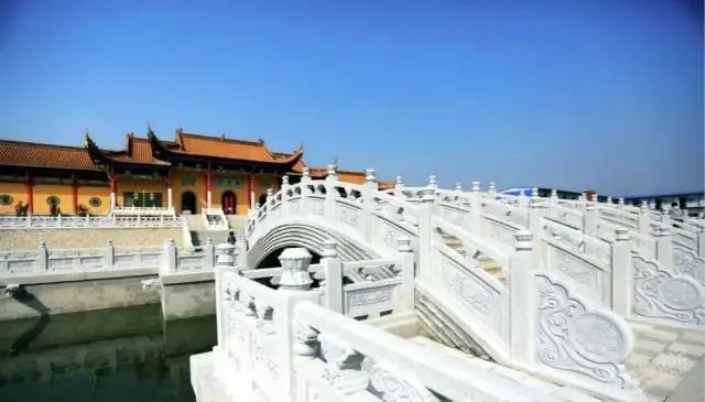 岩寺(龙兴寺下院)湖上升明月,花鼓灯嘉年华国家4a级龙子湖风景区张公