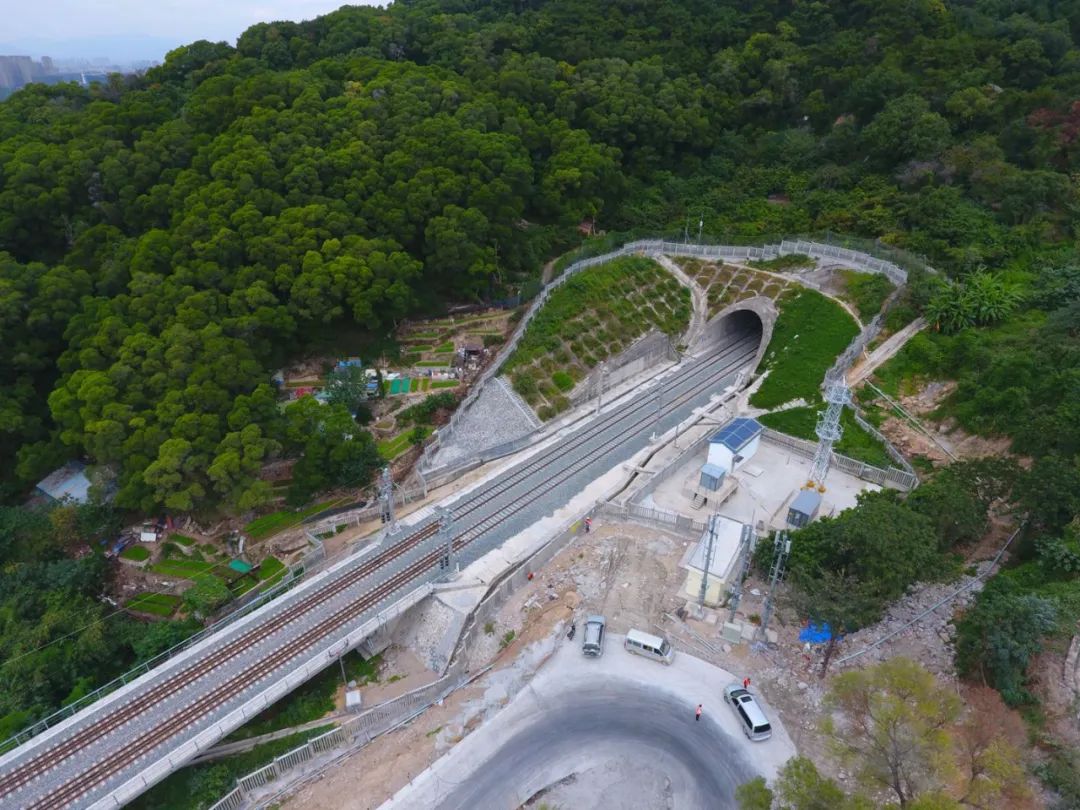 87米三次上跨既有线隧道新鼓山隧道三跨既有线隧道的新鼓山隧道看看第