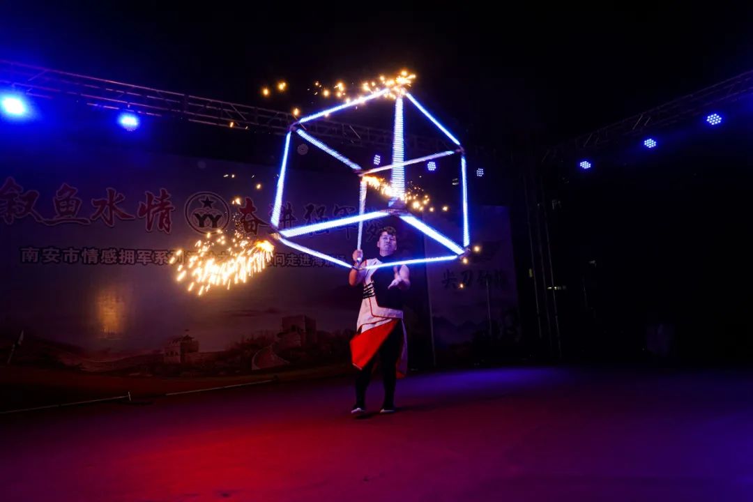 驻训场上的这场晚会精彩