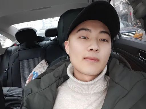 说好了一年左右就来接走 可是如今张祖恩已经24岁 仍没等到自己的亲人