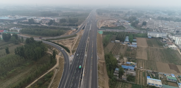 中国化学京沪高速公路莱芜至临沂 鲁苏界 段改扩建工程提前6个月实现贯通