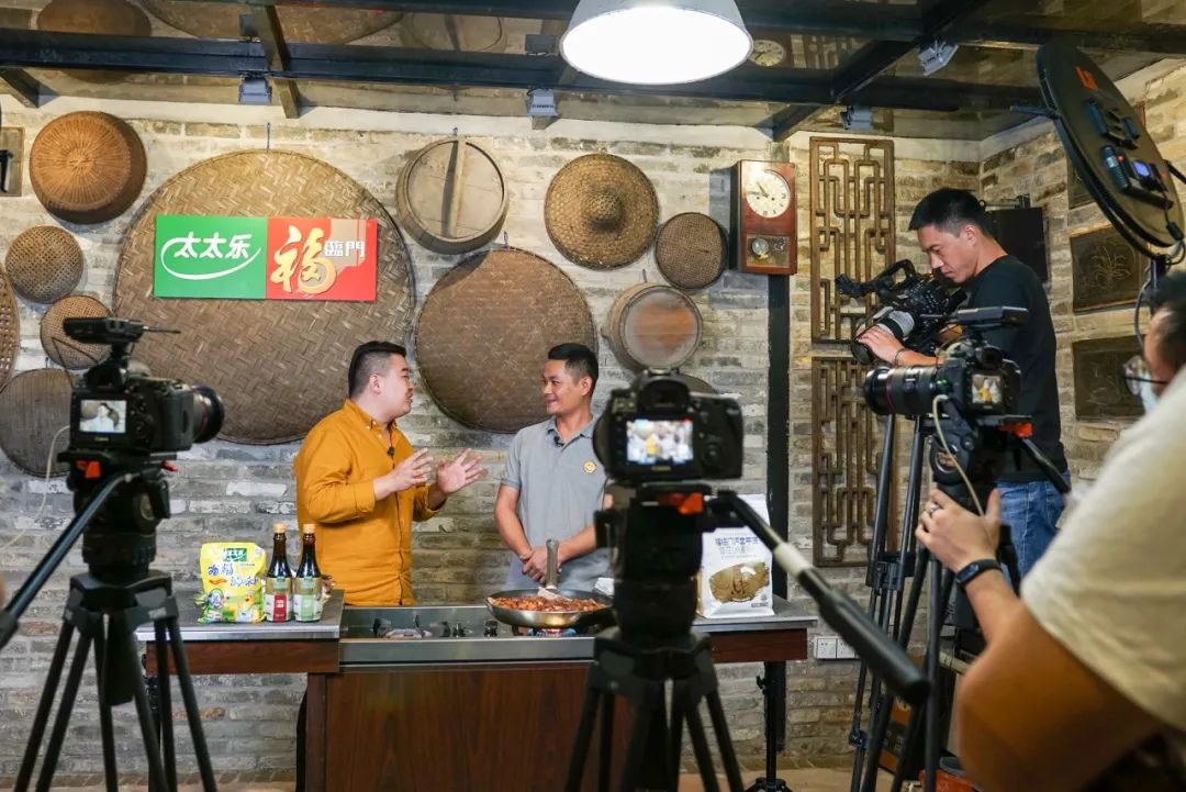 10月21日-23日,央视cctv2《回家吃饭》美食节目组到佛山顺德拍摄,将分