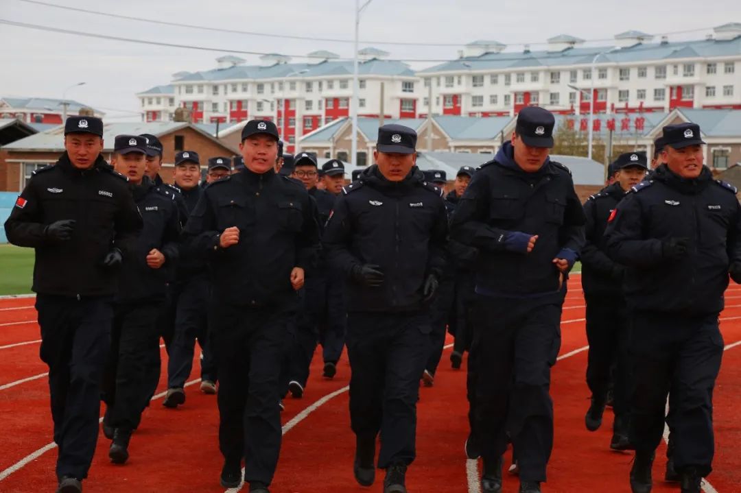 政治建警从严治警陈巴尔虎旗公安局晨训晚学活动助推教育整顿升温加速