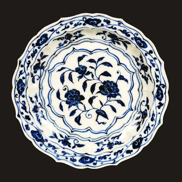 金陵瑰宝 | 明永乐青花菱口盘,养眼!