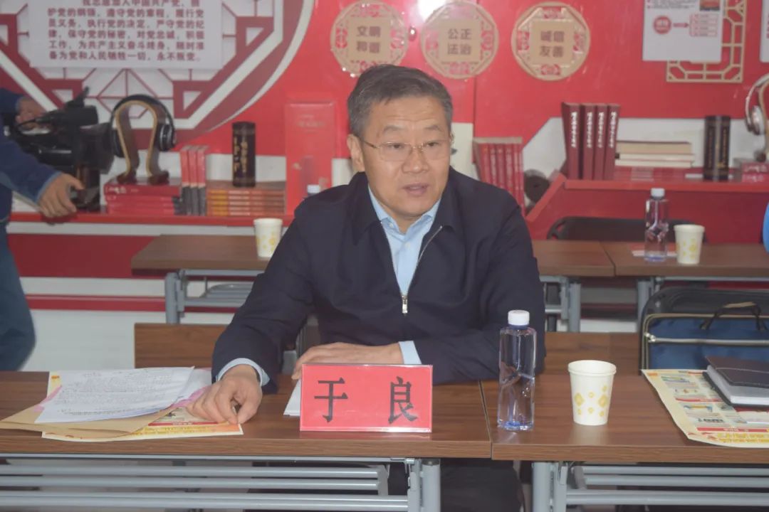 于良一行参观了新城街道高楼村法治文化广场,查阅了相关资料,听取了
