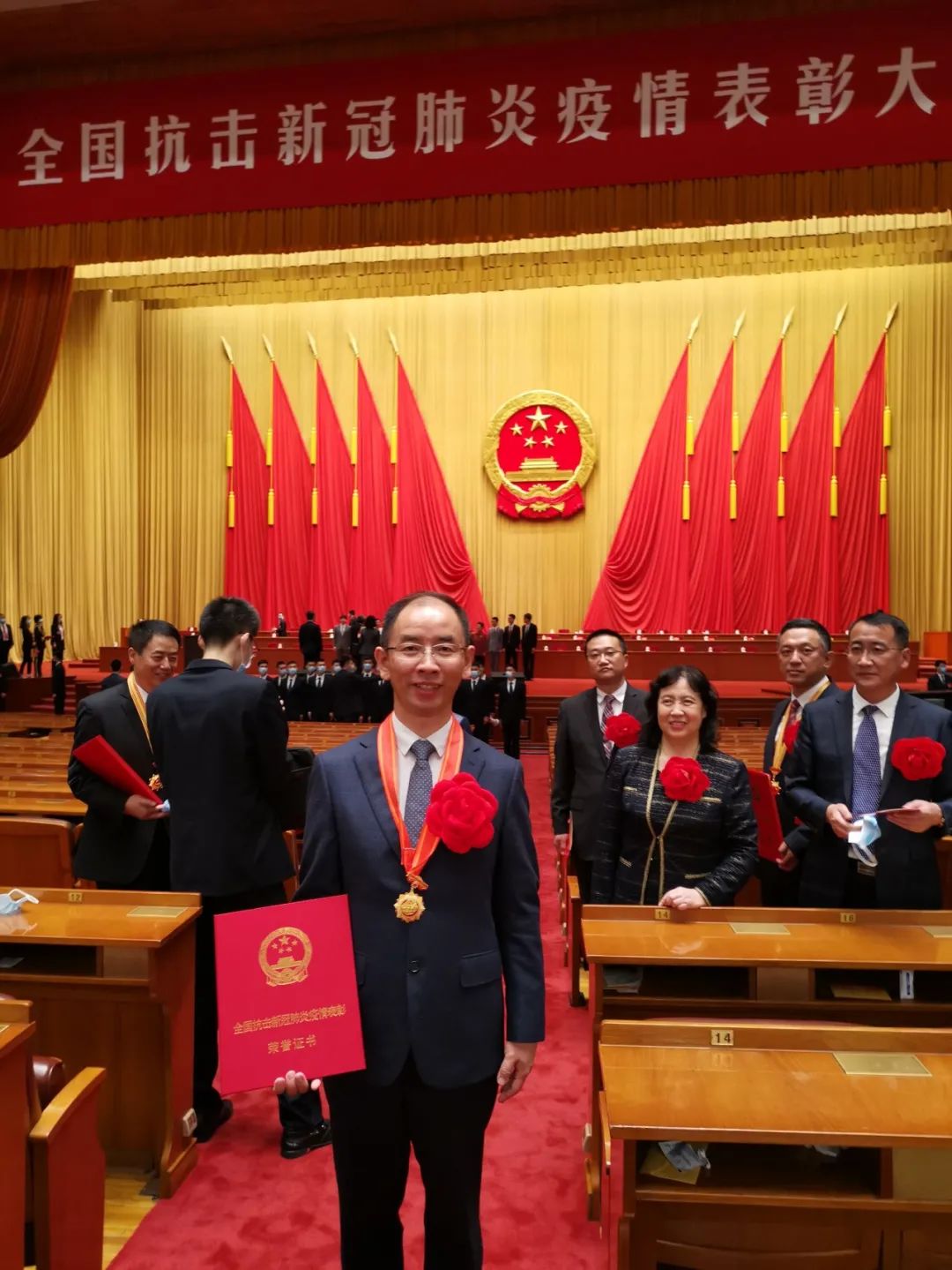 秦彦国:用大爱点亮生命之光