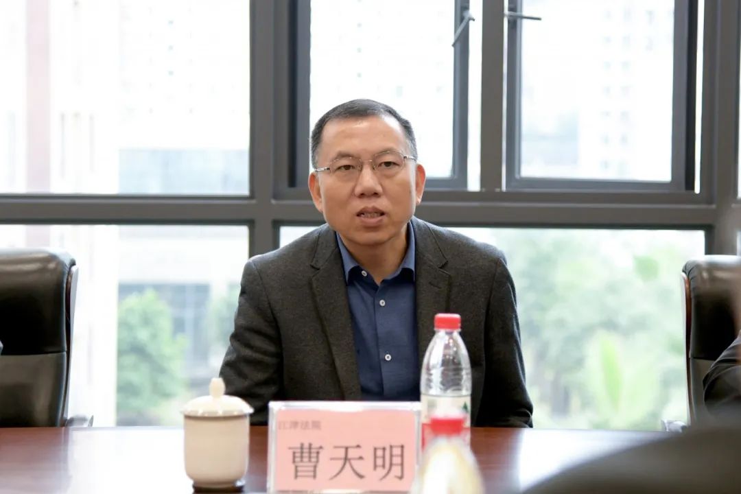 同时,曹天明院长指出,公司要增强法治观念,提高法律意识,做到尊法学法